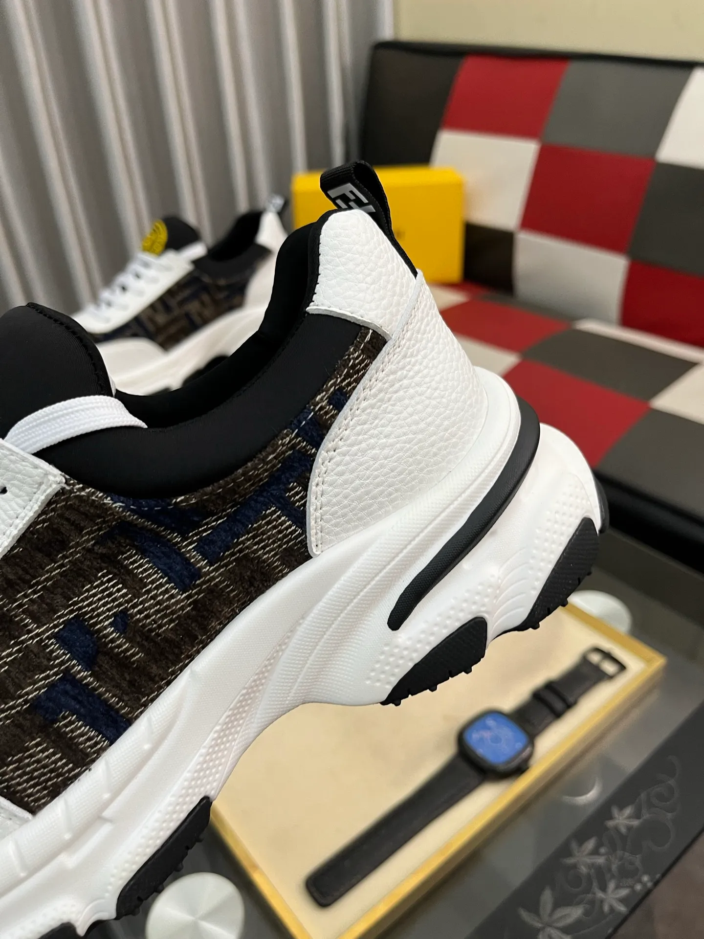 Men's Men's Shoes💰458⌚️⌚️[FENDI] Fendi's classic and comfortable men's, this sophisticated sneaker is made of soft calfskin➕genuine leather lining➕original ultra-light rubber material with rough outsole. This unique and light style suits the casual and sophisticated sensibility of this season. Size: 38-443️⃣Colors available